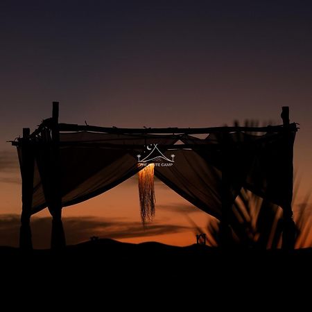 The White Camp - Your Merzouga Luxury Desert Camp & Erg Chebbi Dunes Camel Riding Esterno foto
